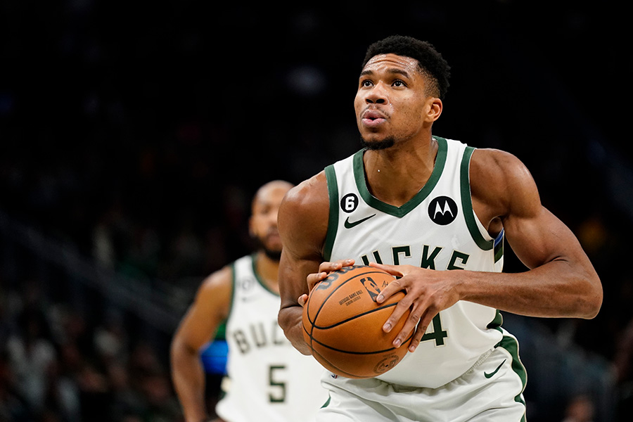 Giannis quiet eye A basketball player takes a deep breath before shooting a free throw.