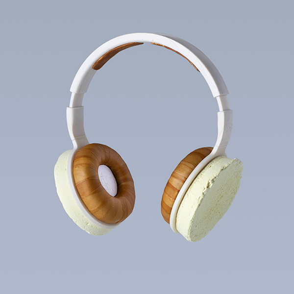 Headset Photograph of a bioplastic headset.